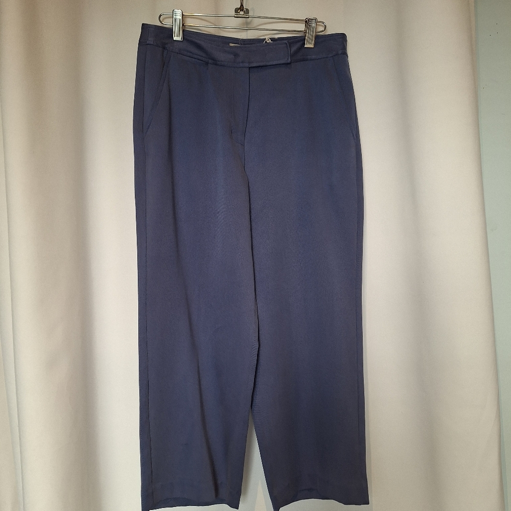 Tommy Bahama Silk Blend Paradise  Crop Pant Size 8 (NWT)